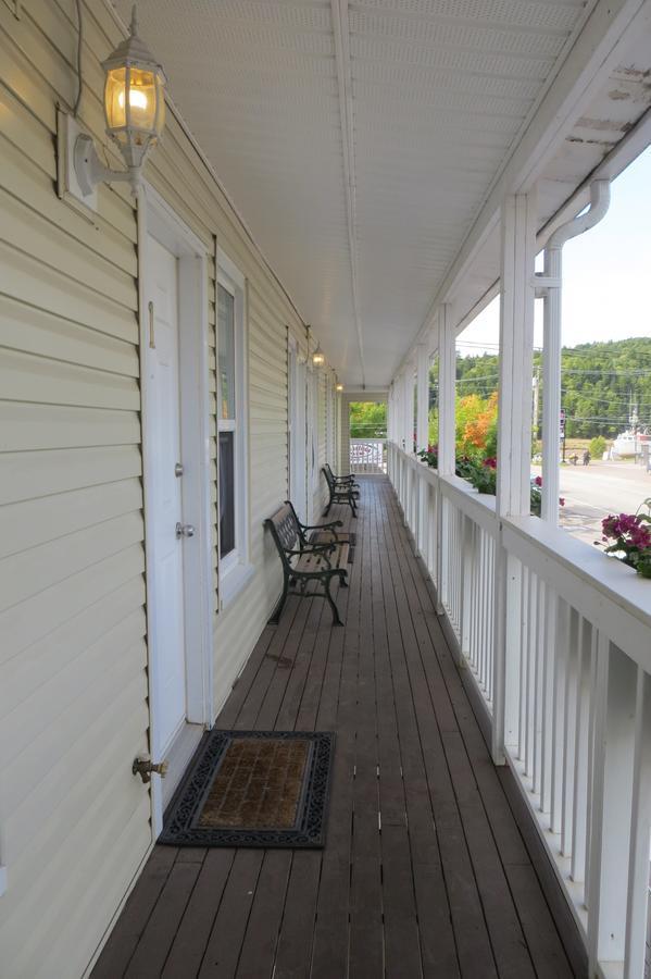 Parkland Village Inn Alma Esterno foto